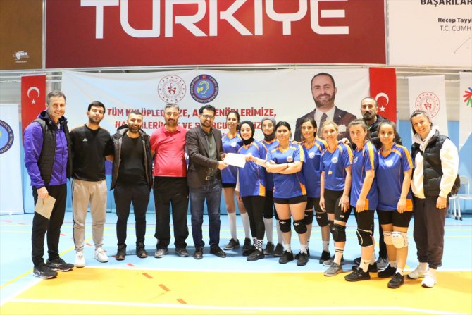 Depremzede işitme engelli iki voleybolcu, milli takım aday kadrosuna davet edildi