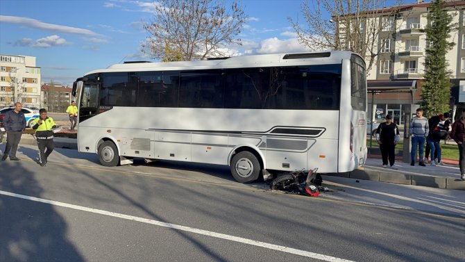 Elazığ'da midibüse arkadan çarpan motosikletteki 2 kişi ağır yaralandı