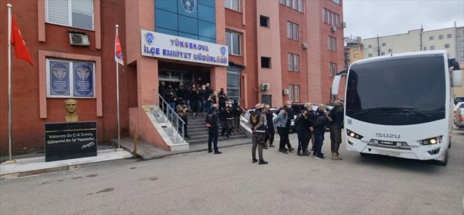 Hakkari'de polis araçlarına taş attıkları iddiasıyla 15 kişi gözaltına alındı