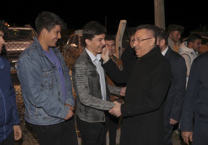 Cumhurbaşkanı Yardımcısı Oktay, Ayaş'ın Ilıca köyünde vatandaşlarla buluştu: