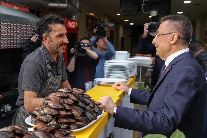 Cumhurbaşkanı Yardımcısı Oktay Gimat bölgesi esnafıyla iftarda bir araya geldi: