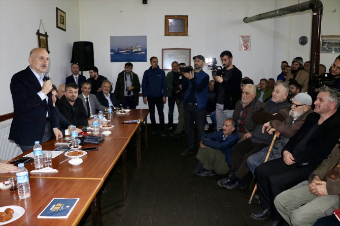 Ulaştırma ve Altyapı Bakanı Karaismailoğlu vatandaşlarla bir araya geldi