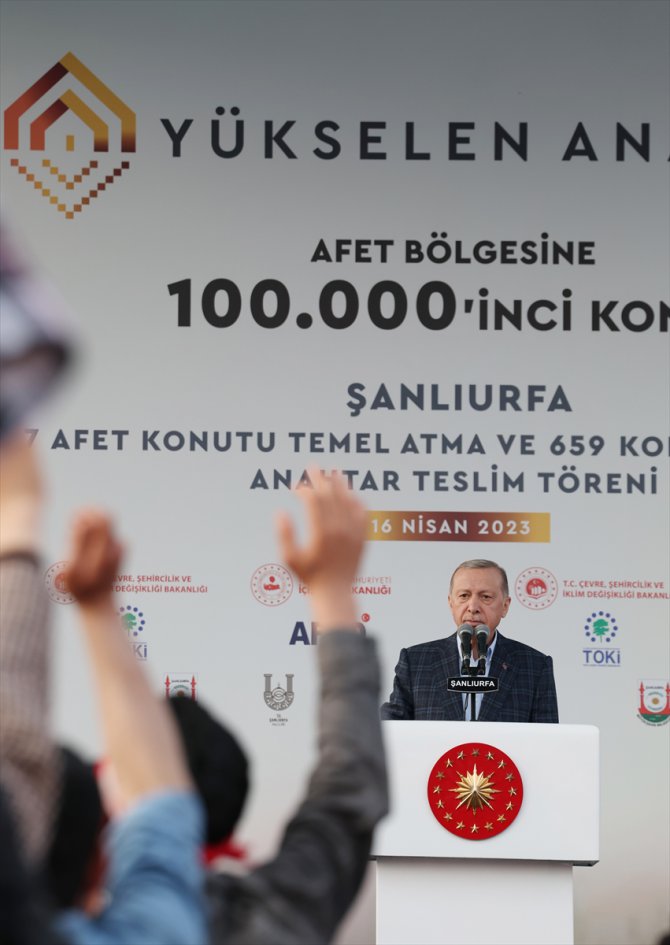 Cumhurbaşkanı Erdoğan Şanlıurfa'da afet konutu temel atma ve anahtar teslim törenlerinde konuştu: (1)