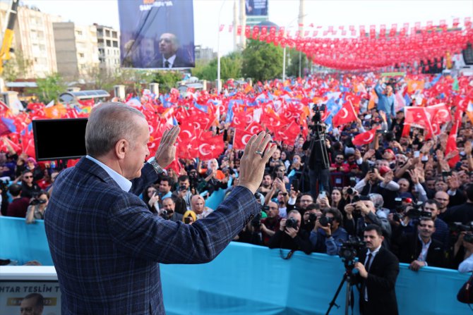 Cumhurbaşkanı Erdoğan Şanlıurfa'da afet konutu temel atma ve anahtar teslim törenlerinde konuştu: (1)