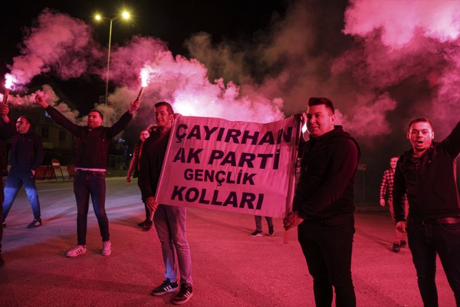 Cumhurbaşkanı Yardımcısı Oktay, Nallıhan'da gençlerle sohbet etti