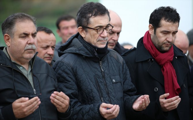 Yönetmen Nuri Bilge Ceylan'ın annesinin cenazesi Çanakkale'de defnedildi