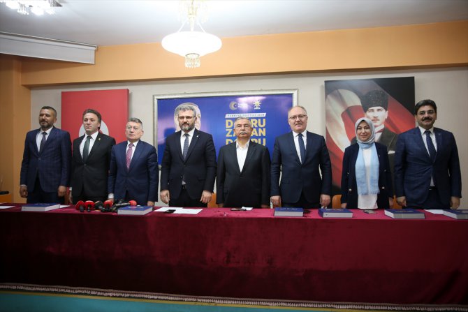 AK Parti Grup Başkanı İsmet Yılmaz, Sivas'ta aday tanıtım toplantısında konuştu: