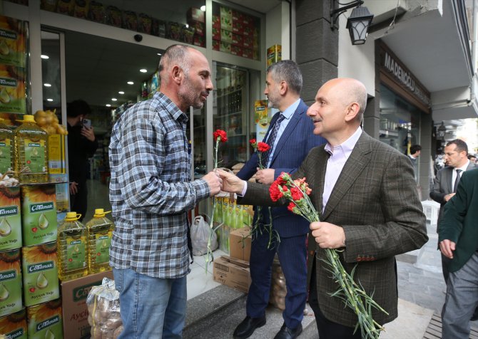 Bakan Karaismailoğlu, Trabzon'daki otogar şantiyesinde iftar programına katıldı: