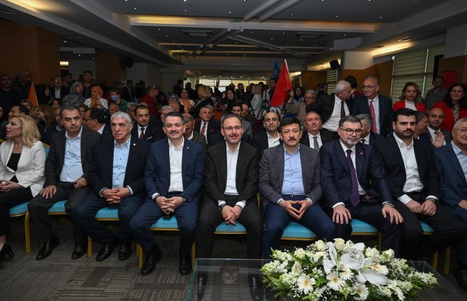 AK Parti İzmir İl Başkanlığında bayramlaşma programı düzenlendi