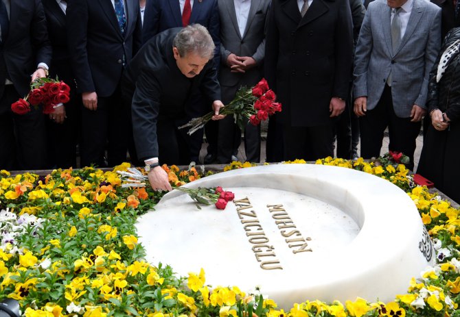 BBP Genel Başkanı Destici, Muhsin Yazıcıoğlu'nun kabrini ziyaret etti: