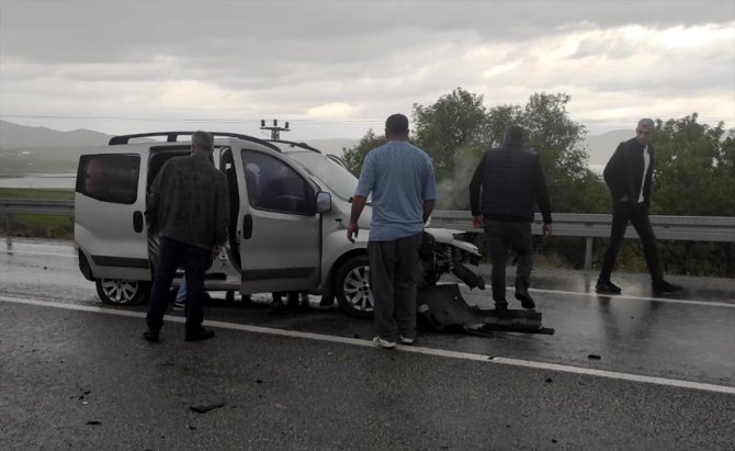 Elazığ'da zincirleme trafik kazasında 1 kişi öldü, 2 kişi yaralandı