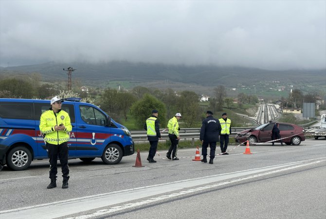 Samsun'da savrulan aracın açılan kapısından düşen kadın öldü