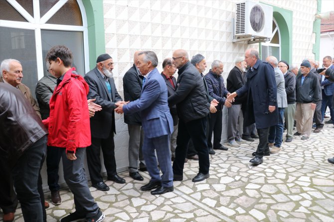 Cumhurbaşkanı adayı İnce, bayram namazını memleketinde kıldı