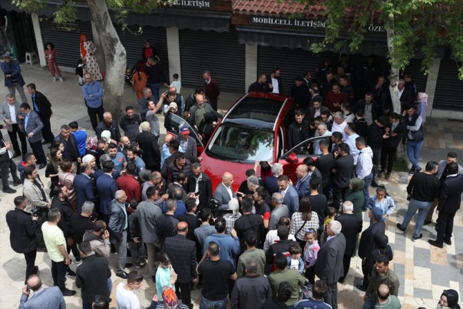 Bakan Kirişci, Türkiye'nin yerli otomobili Togg'u Kahramanmaraşlılar ile buluşturdu
