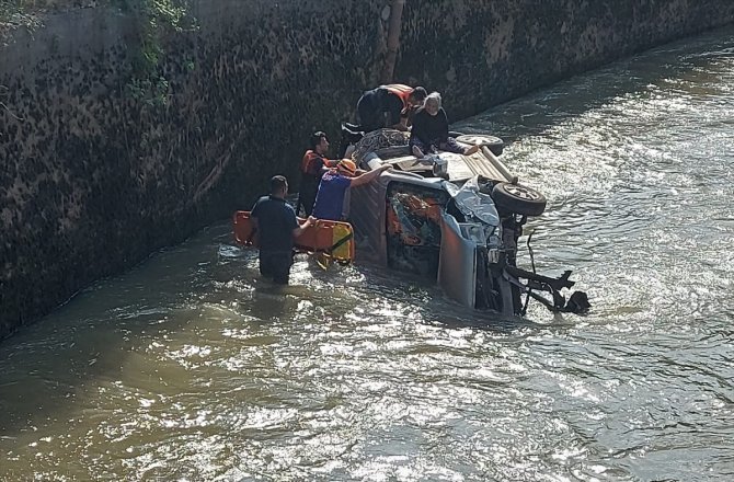 Osmaniye'de sulama kanalına devrilen araçtaki çift öldü, 1 kişi yaralandı