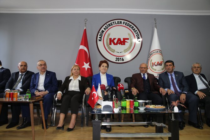 İYİ Parti Genel Başkanı Akşener, Van'da kanaat önderleriyle buluştu: