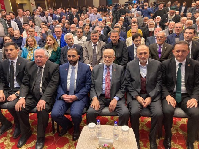 Saadet Partisi Genel Başkanı Karamollaoğlu, Konya'da partililerle bir araya geldi