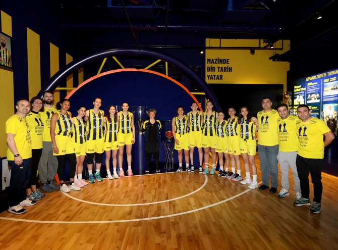 Fenerbahçe'nin kazandığı FIBA Kadınlar Avrupa Ligi kupası, müzesinde