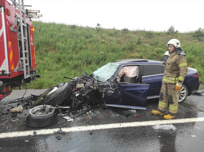 Tuzla'da kazaya müdahale eden ekibe otomobilin çarpması sonucu 7 kişi yaralandı