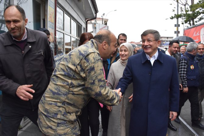 Gelecek Partisi Genel Başkanı Davutoğlu, Konya'da esnaf ziyaretinde bulundu: