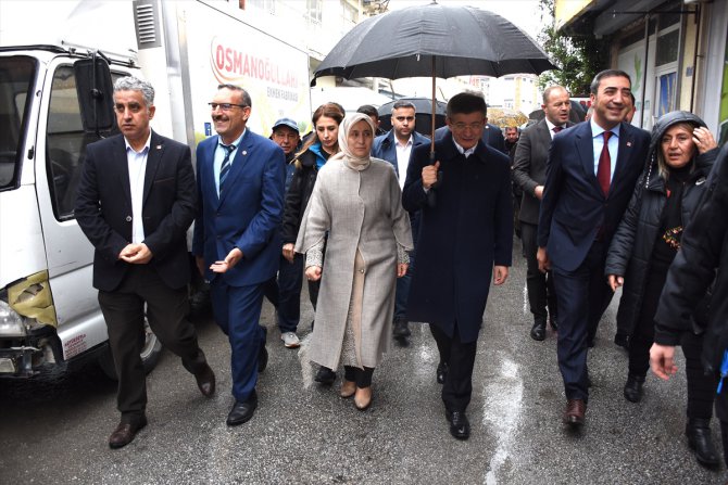 Gelecek Partisi Genel Başkanı Davutoğlu, Konya'da esnaf ziyaretinde bulundu: