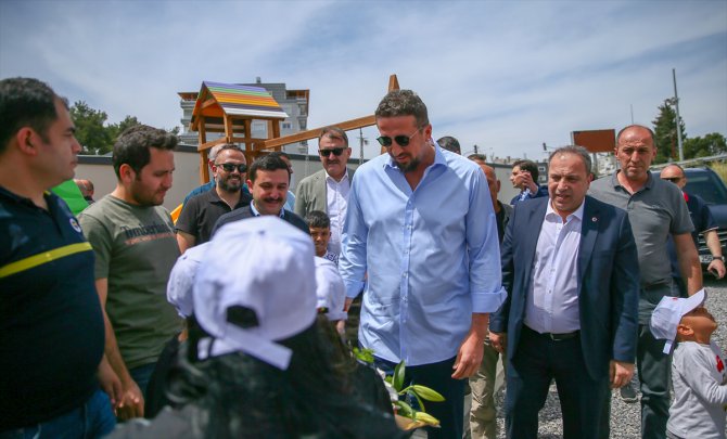 TBF Başkanı Türkoğlu, Hatay'daki Basketköy'de depremzedelerle buluştu