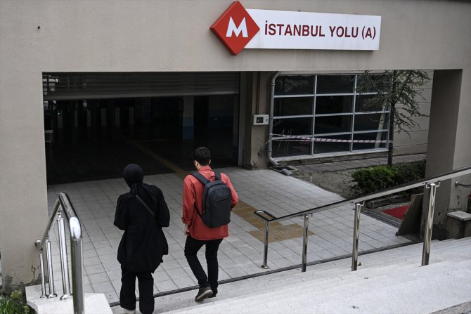 Başkentte aşırı yağış nedeniyle su basan metro istasyonları kullanıma açıldı