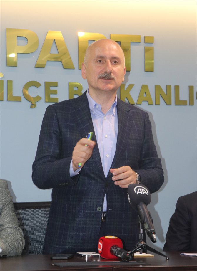 Bakan Karaismailoğlu, Ortahisar ilçesinde partililerle bir araya geldi: