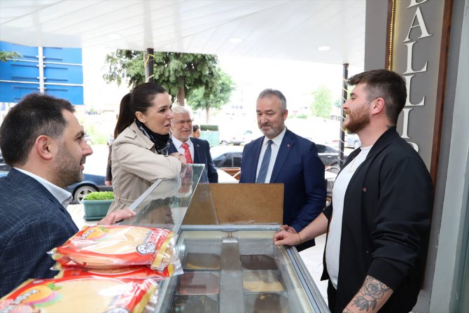 AK Parti'li Karaaslan, Samsun'un 19 Mayıs ve Atakum ilçelerinde ziyaretlerde bulundu