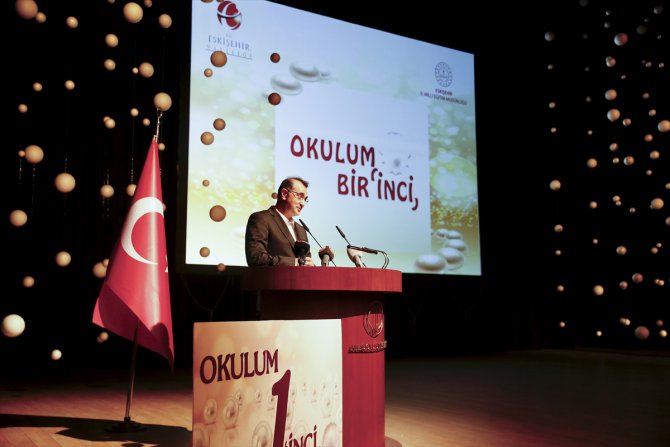 Bakan Dönmez, Eskişehir'de "Okulum Bir İnci Projesi Ödül Töreni"nde konuştu: