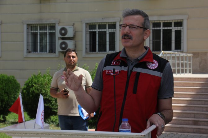 Kilis'te depremzede arı yetiştiricilerine besleme şekeri dağıtıldı