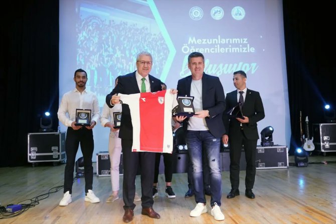 Samsunspor Teknik Direktörü Eroğlu ile milli cimnastikçiler, üniversite öğrencileriyle buluştu