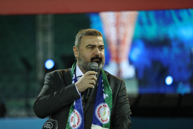 Süper Lig'e yükselen Çaykur Rizespor kupasını aldı