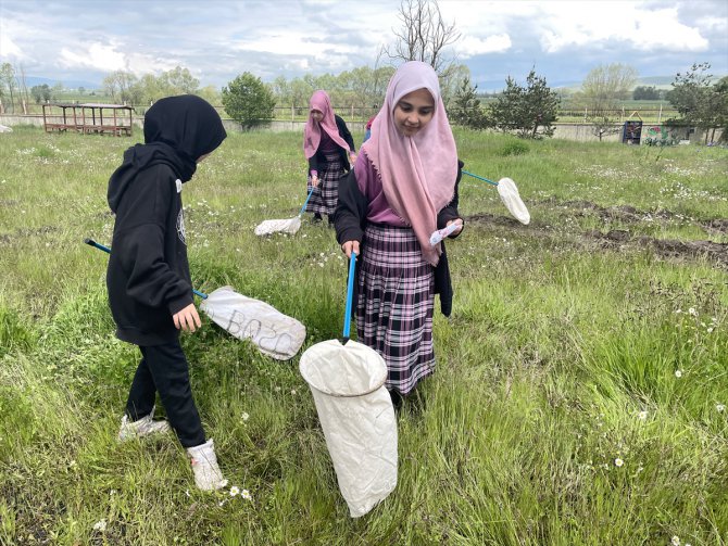 Bolu'da öğrencilere böceklerle ekoloji eğitimi verildi