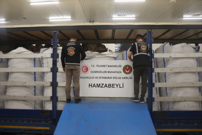 Hamzabeyli'de 19 ton kaçak siyah çay ele geçirildi