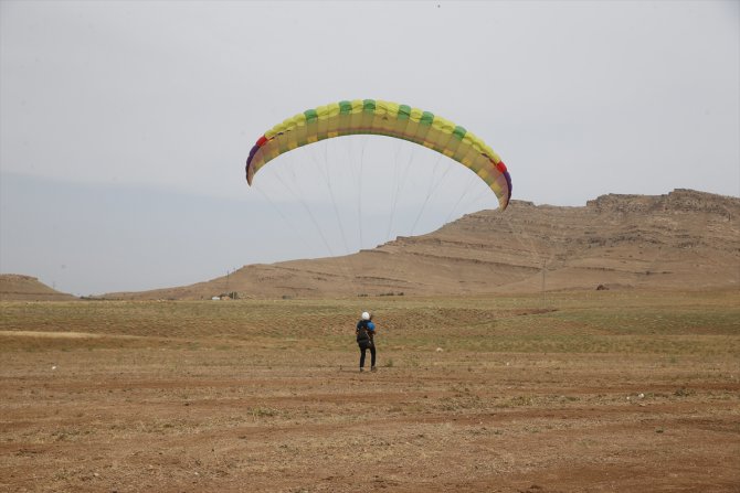 Mardin'de Türkiye Yamaç Paraşütü Hedef Şampiyonası başladı