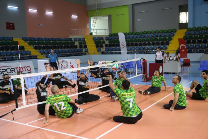 Mersin'de Oturarak Voleybol Süper Ligi final maçları devam ediyor