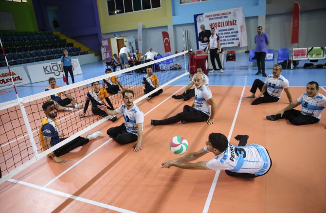 Mersin'de Oturarak Voleybol Süper Ligi final maçları devam ediyor