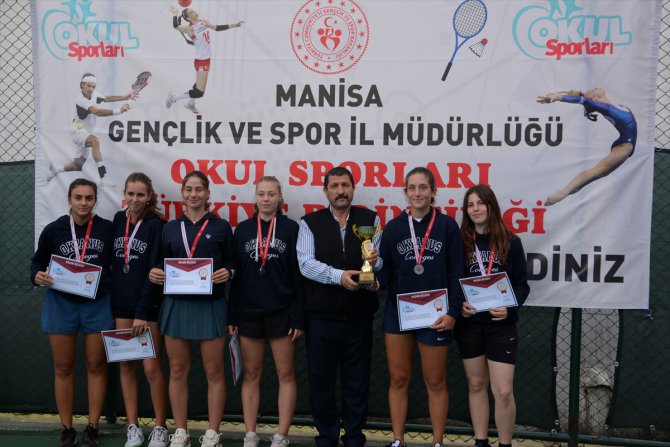 Manisa'da düzenlenen Okul Sporları Gençler Tenis Türkiye Şampiyonası sona erdi