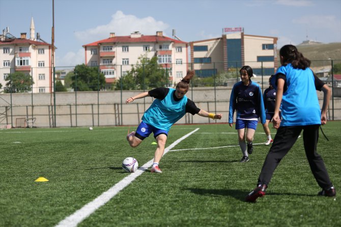 Grubunu şampiyon tamamlayan Vanlı kadın futbolcular 2. lig hedefine odaklandı