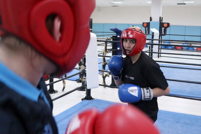 Milli boksör Esmaül Hüsna Babat, olimpiyat şampiyonu olma hedefiyle çalışıyor