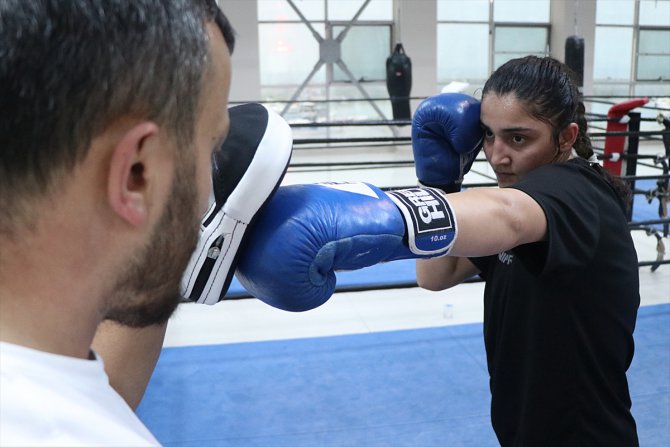 Milli boksör Esmaül Hüsna Babat, olimpiyat şampiyonu olma hedefiyle çalışıyor