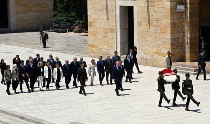 TBMM Başkanı Kurtulmuş ve Başkanlık Divanı üyelerinden Anıtkabir ziyareti