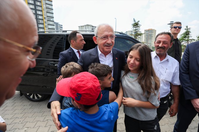 CHP Genel Başkanı Kılıçdaroğlu'ndan Babalar Günü'nde depremzede ailelere ziyaret