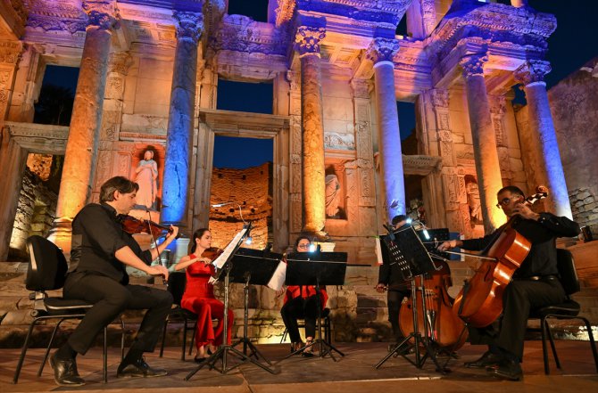 Wiener Kammersymphonie, Efes Antik Kenti'nde sahne aldı