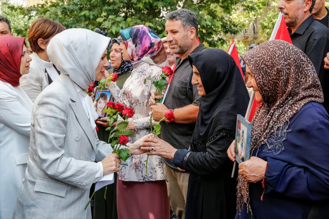 Aile ve Sosyal Hizmetler Bakanı Göktaş, Diyarbakır annelerini ziyaret etti: