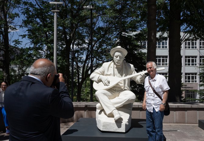 Aşık Veysel'in aile fotoğrafları ve hayatı Ankara'da sergileniyor