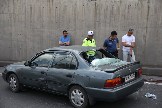 Kayseri'de trafik kazası sonrası çıkan bıçaklı ve sopalı kavgada bir kişi yaralandı