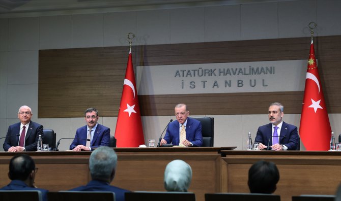 Cumhurbaşkanı Erdoğan, Litvanya'ya ziyareti öncesi Atatürk Havalimanı'nda açıklama yaptı: (1)