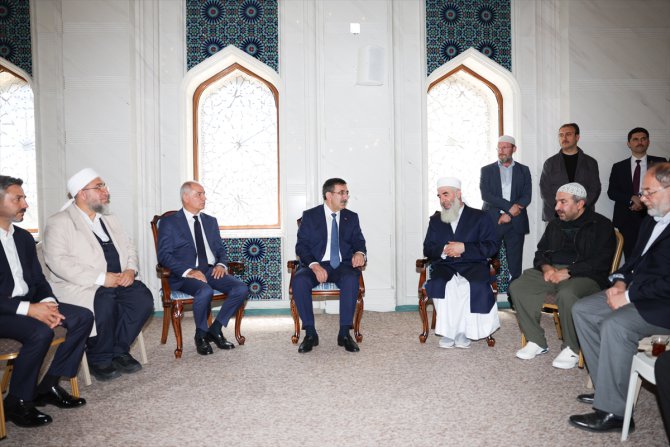 Cumhurbaşkanı Yardımcısı Yılmaz'dan Seyyid Abdulbaki Elhüseyni'nin ailesine taziye ziyareti